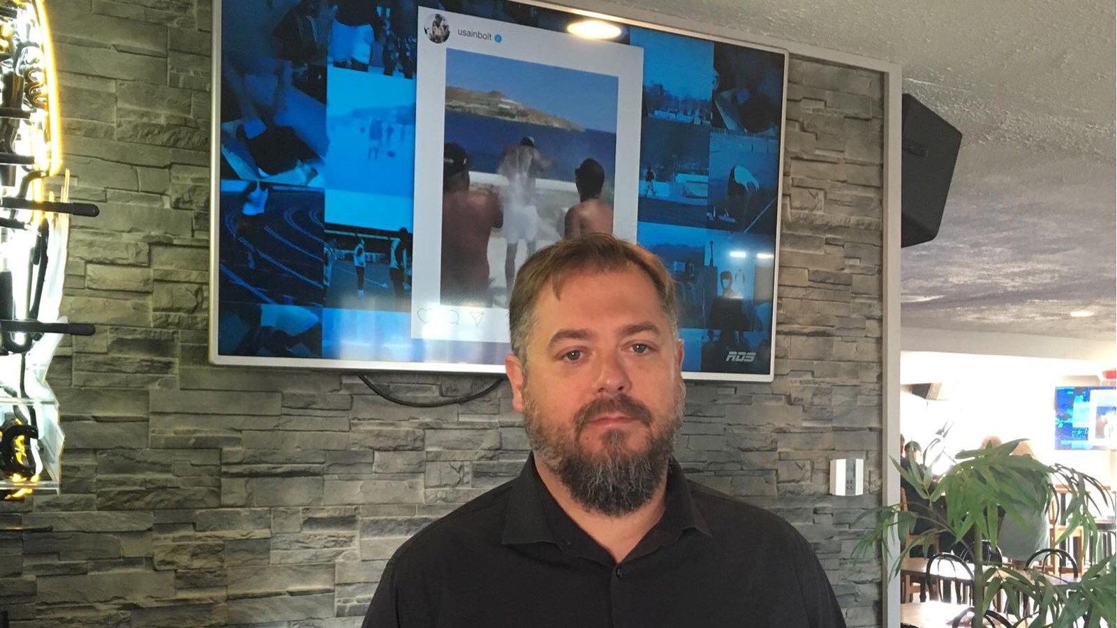 Patrick Lamothe du Willy's Pub songe à hausser le coût de ses produits pour amortir les frais exorbitants de l'abonnement aux chaînes sportives.