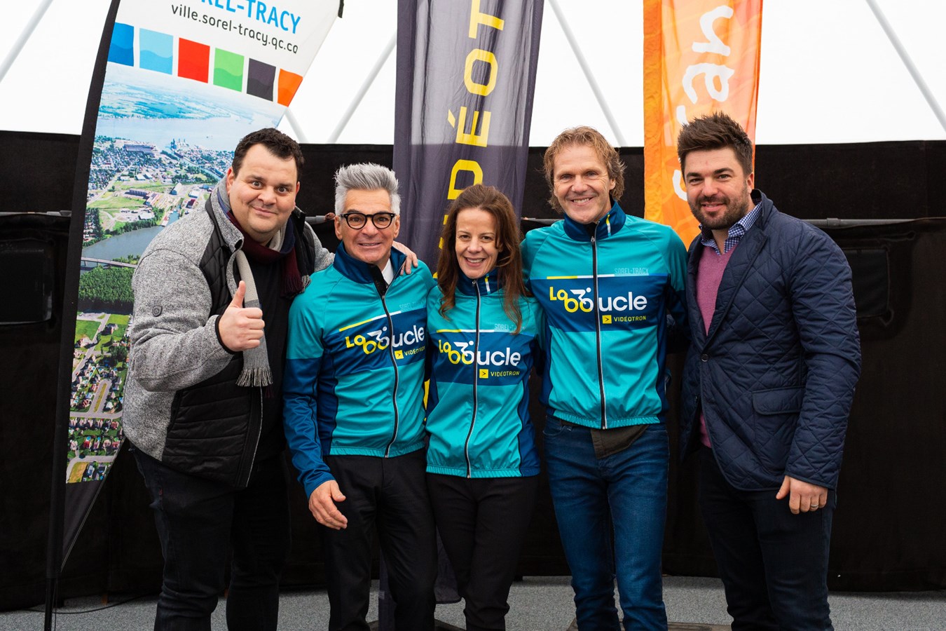 L'humoriste Philippe Laprise, Serge Péloquin, maire de Sorel-Tracy, Évelyne Morrisseau, directrice principale Alliances stratégiques, chez Vidéotron, Pierre Lavoie et Louis-François Marcotte