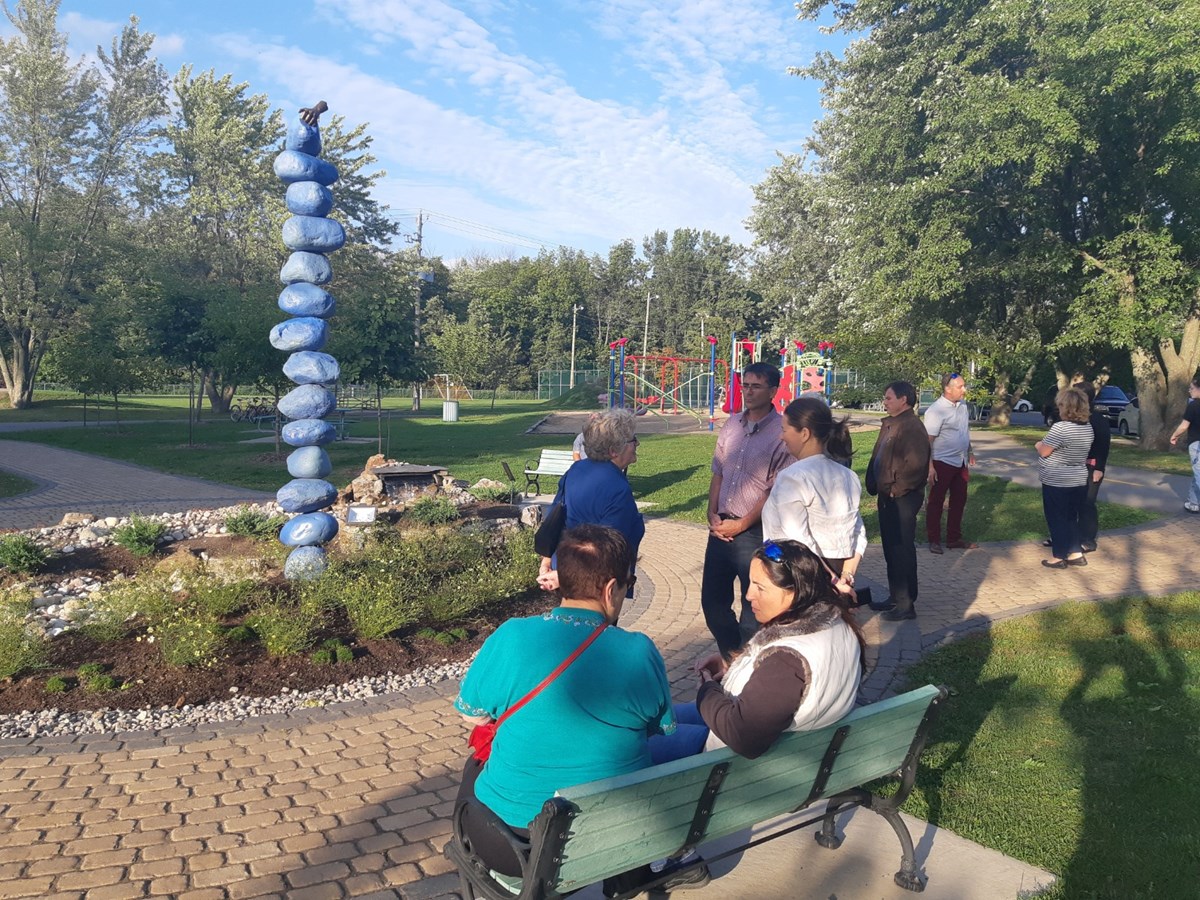 Le collectif "La Famille Plouffe" dévoile son oeuvre au parc Florence-Viens