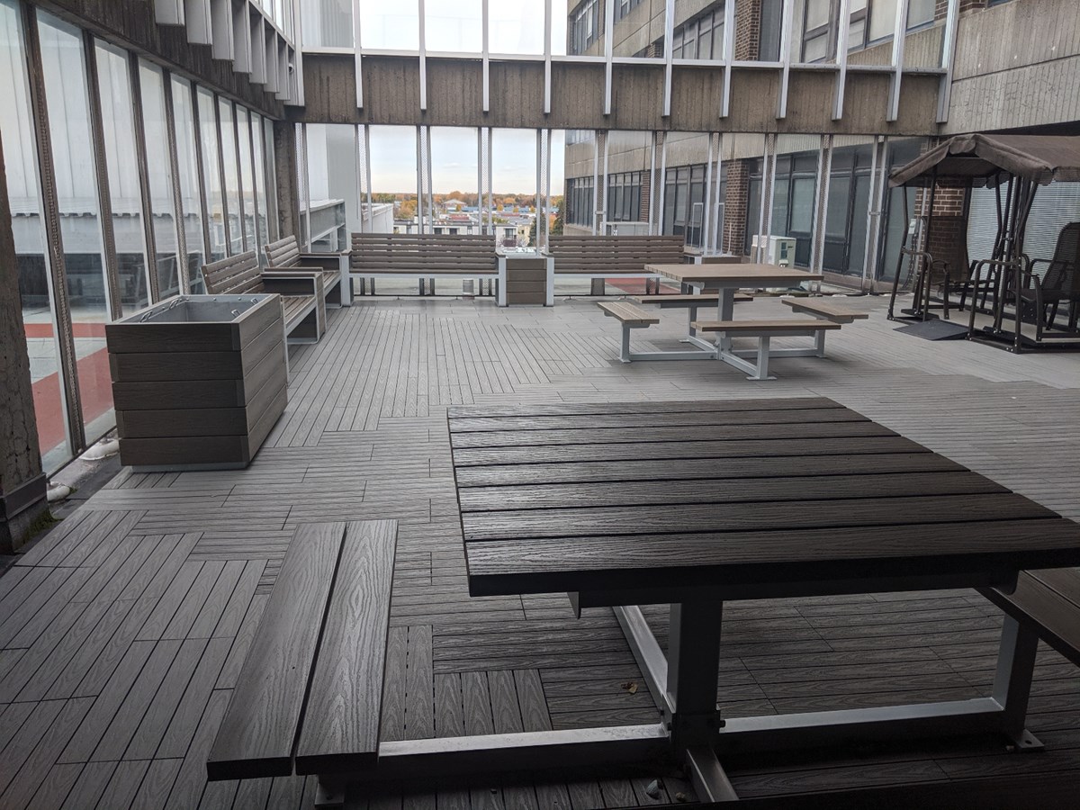 La terrasse extérieure.