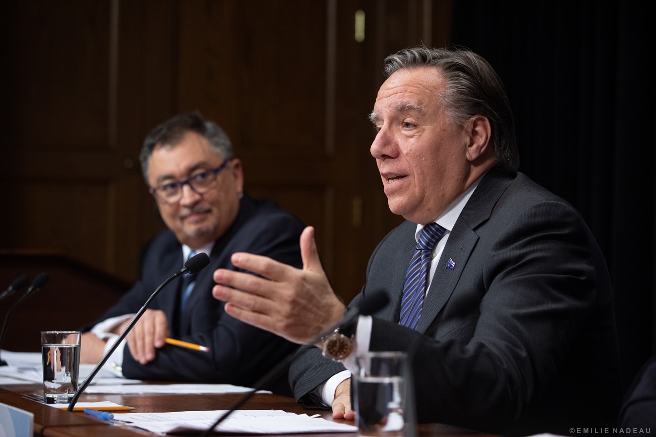 François Legault demande de limiter encore les contacts et de se mettre au télétravail