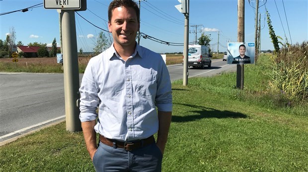 On aperçoit sur la photo, Simon Jolin-Barrette, Ministre de la Justice, devant l'intersection en question, une image prise en 2019