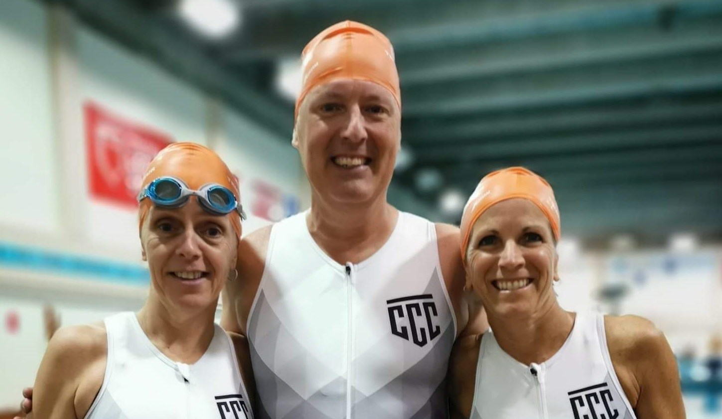  Guy Tourangeau, en compagnie de sa femme, France Pouliot, et de Sharron Nault, lors de l’une de ses participations au triathlon du Centre sportif du cégep Édouard-Montpetit. 