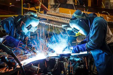 Les métiers de soudeurs et opérateurs de machine à souder font partie de la liste bonifiée de professions admissibles dans le cadre du Programme des travailleurs étrangers temporaires. En Montérégie, cette liste est passée de 52 à 226 professions.