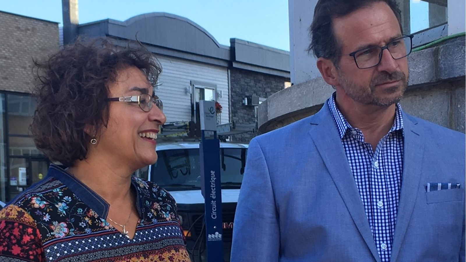 Le député de Beloeil-Chambly et chef du Bloc Québécois, Yves-François Blanchet, ainsi que Claude DeBellefeuille, députée de Salaberry-Suroît ont d’abord exprimé leur étonnement face à cette affirmation de M. Trudeau.