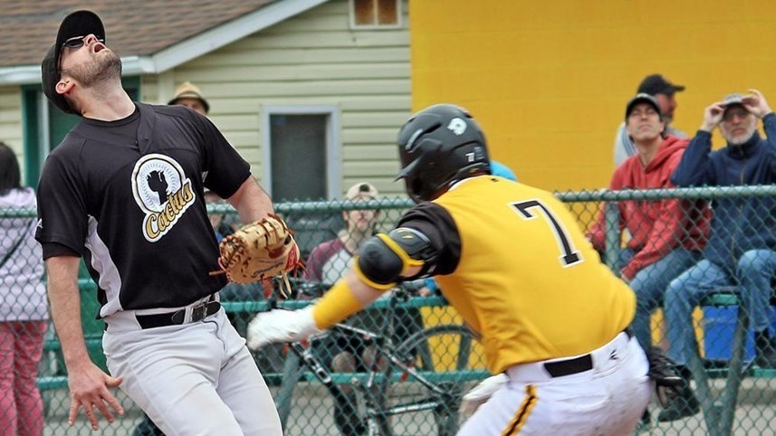 Dimanche 12 juilelt à 19h, le Cactus de Victoriaville (à gauche) se rendra du côté de Coaticook pour y affronter le Big Bill au Stade Julien-Morin.
La veille, les Castors d’Acton Vale rendront visite samedi 11 juillet aux Pirates à St-Jean-sur-Richelieu (à droite sur la photo) sur le coup de 14h au Stade Richard Lafontaine.