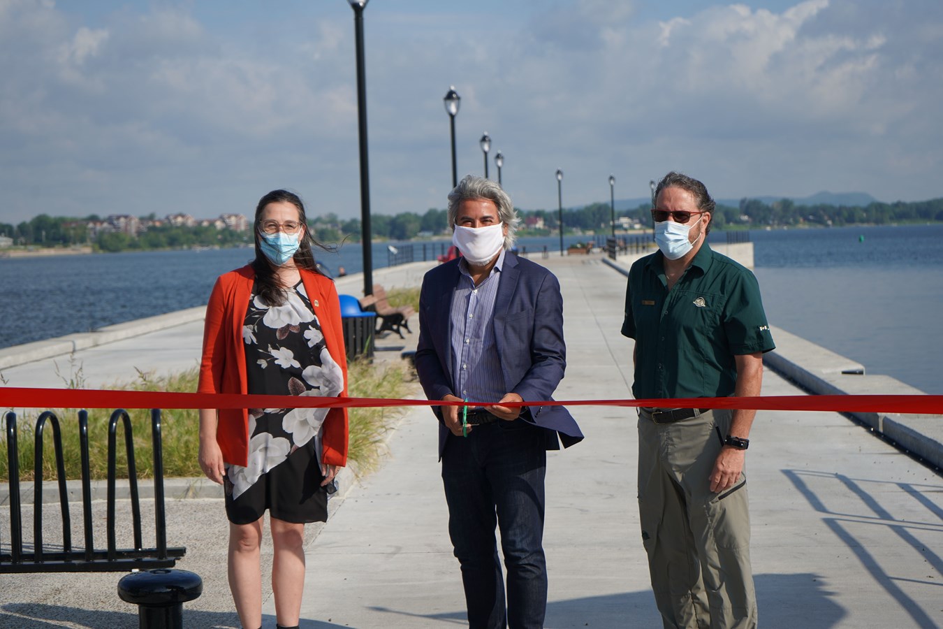 La jetée de Chambly (aussi appelée quai fédéral) a été inaugurée ce matin en présence de l’honorable Pablo Rodriguez, lieutenant du Québec et leader du gouvernement à la Chambre des communes, d'Alexandra Labbé, mairesse de la Ville de Chambly, et de François Ferrer, coordonnateur à l’intégration et aux opérations des Voies navigables au Québec de l’Agence Parcs Canada.