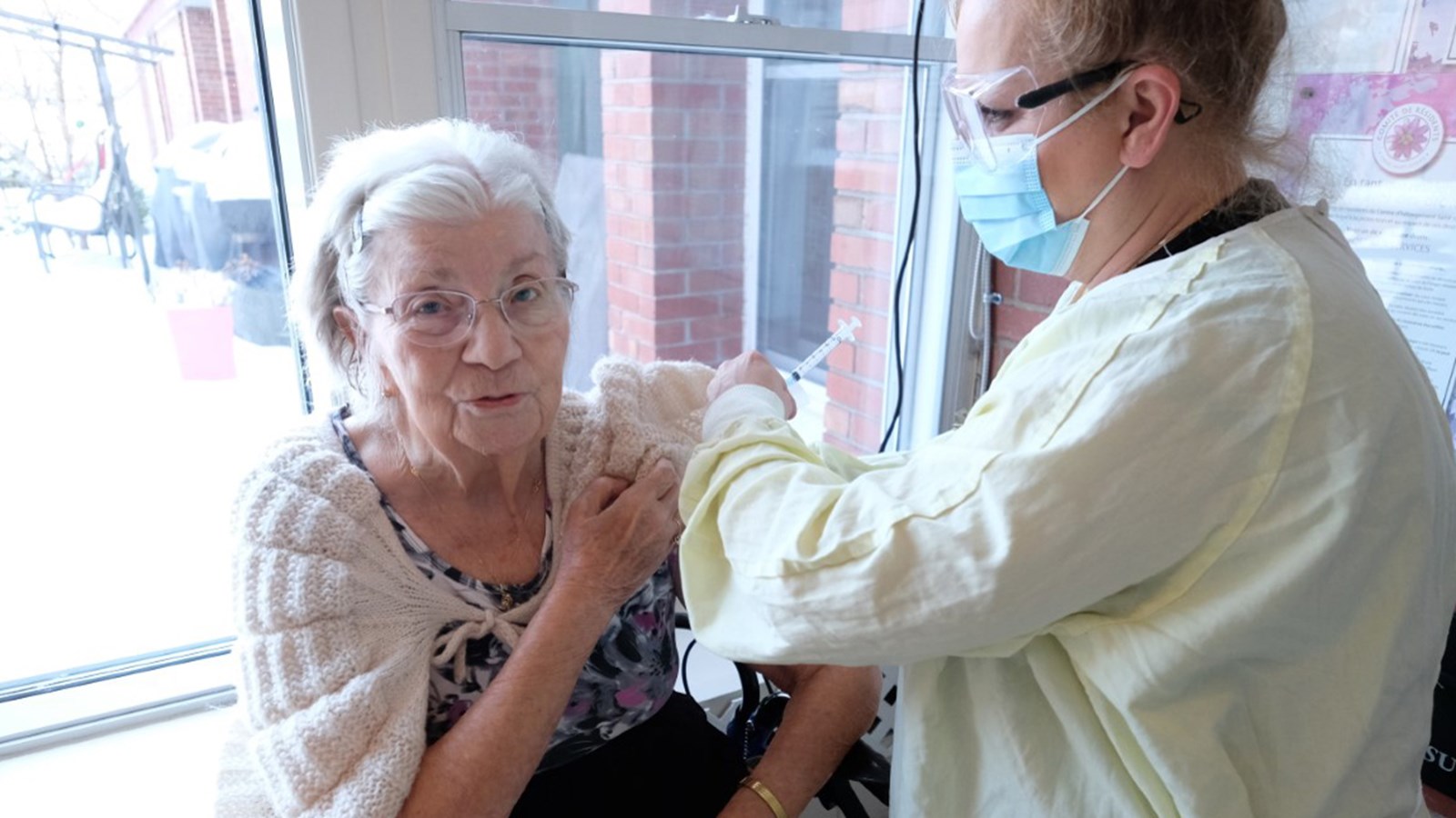 La vaccination des résidents des CHSLD contre la COVID est terminée en Montérégie