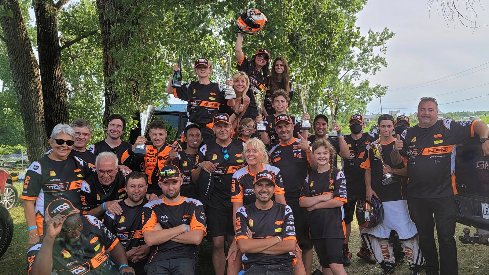 Photo de l’équipe TAG Motorsport au circuit de Karting St-Hilaire.