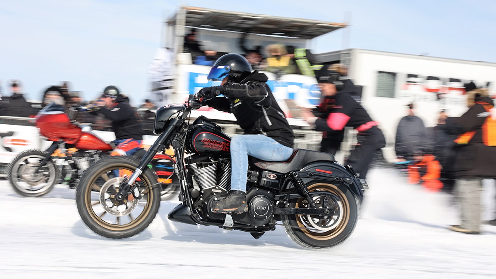 Un succès pour la 3e édition de la Harley Drag Race on Ice ce dimanche