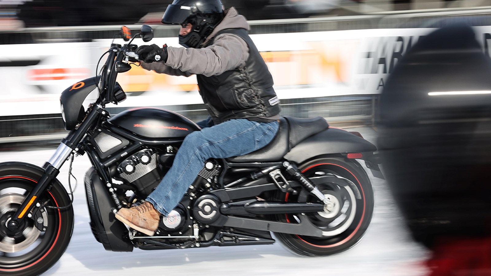 Un succès pour la 3e édition de la Harley Drag Race on Ice ce dimanche