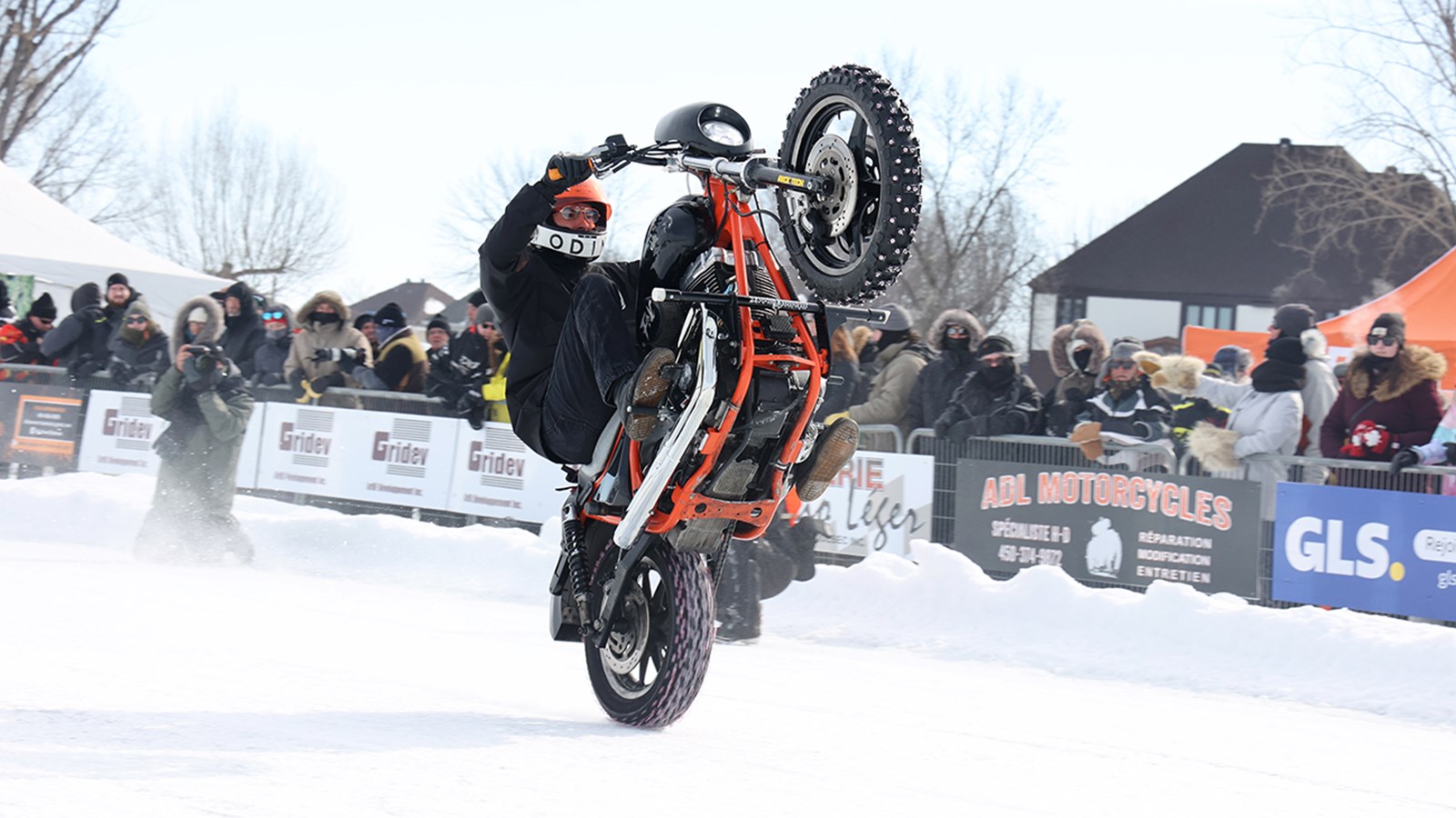 Un succès pour la 3e édition de la Harley Drag Race on Ice ce dimanche
