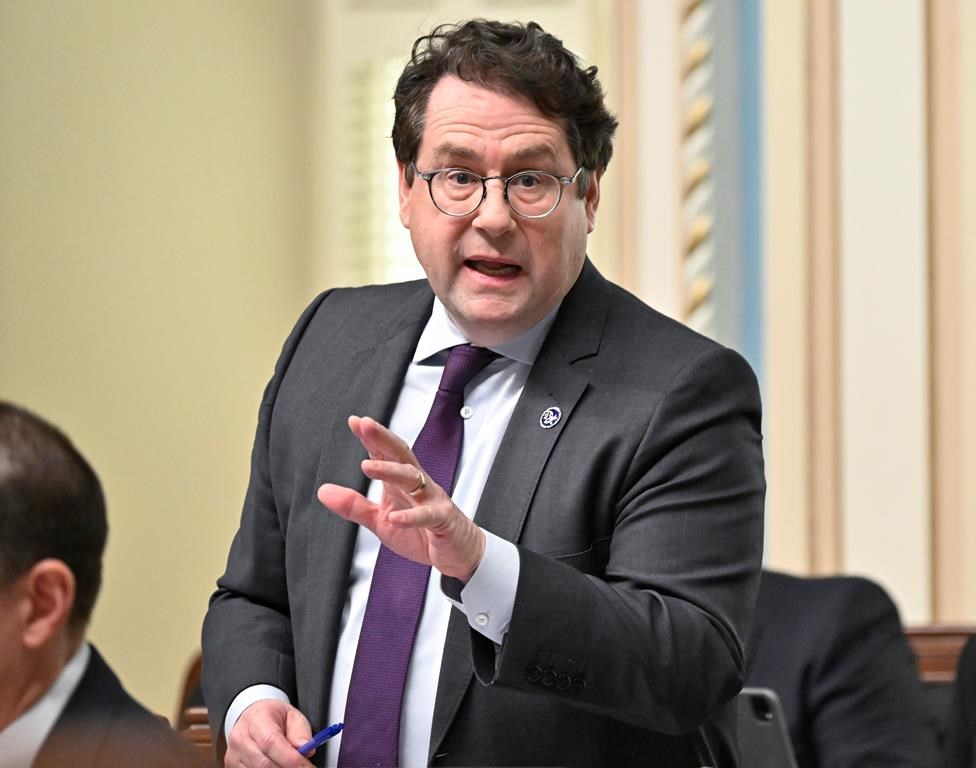 Bernard Drainville blâme les libéraux pour le manque d’enseignants dans les écoles