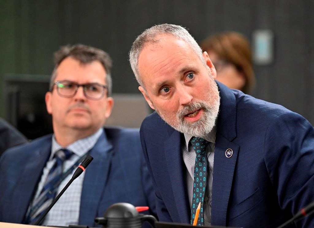La nouvelle publicité sur la qualité du français rate sa cible, estiment le PQ et QS