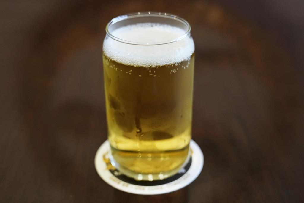 Les microbrasseurs demandent au gouvernement de leur permettre de livrer de la bière