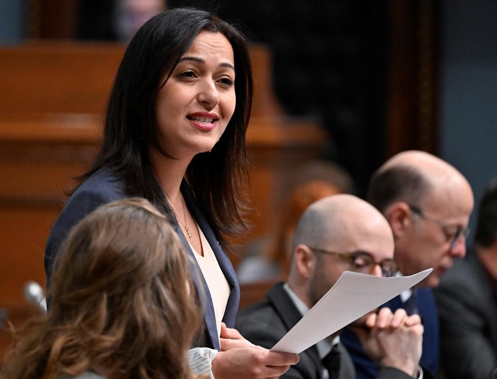Violence sexuelle à l'école: QS, appuyé par le PQ et le PLQ, dépose un projet de loi