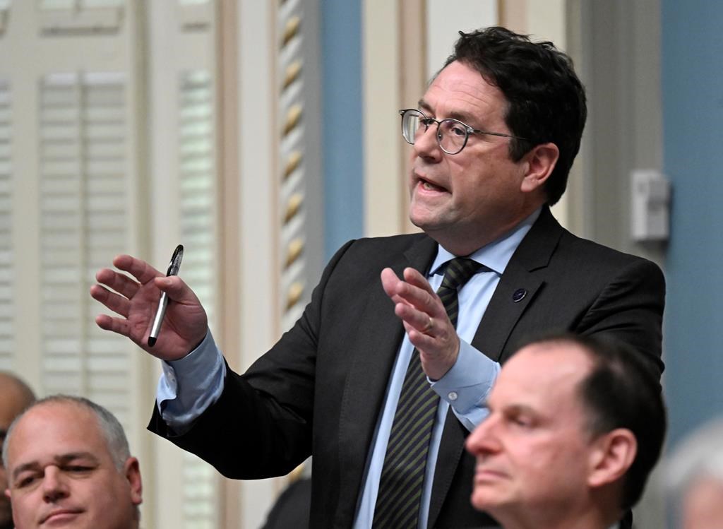 Bernard Drainville veut améliorer la maîtrise du français chez les élèves