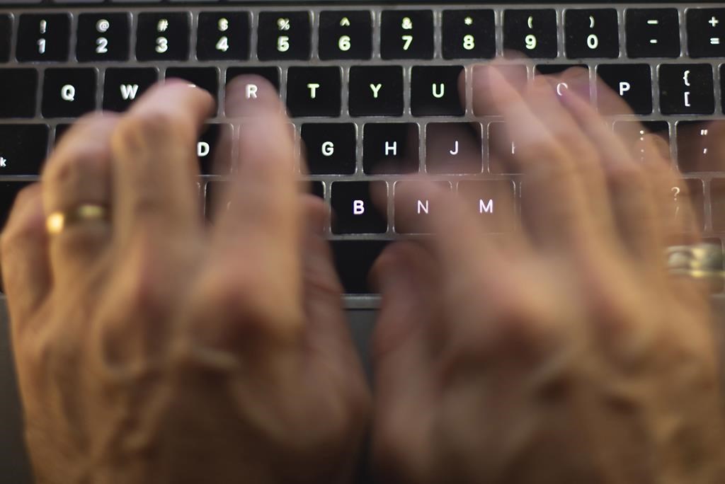 Canada: un projet de loi contre les méfaits en ligne devrait être déposé lundi