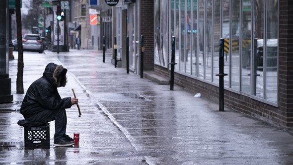 «Un petit répit de la rue»: des commerces solidaires font une différence