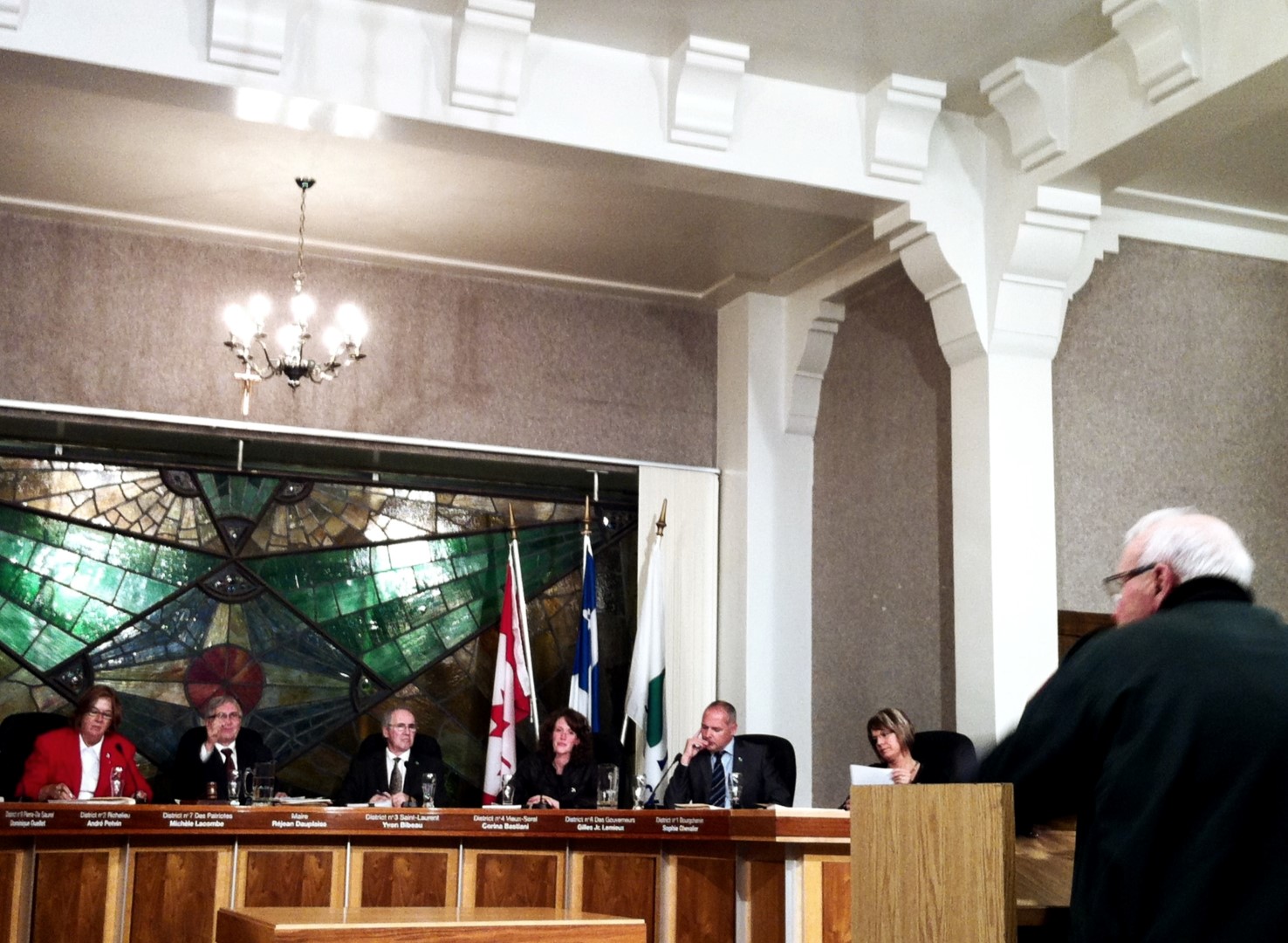 Le conseil a siégé devant un public abondant et intéressé. (Photo: Le Sorel-Tracy Express.ca)