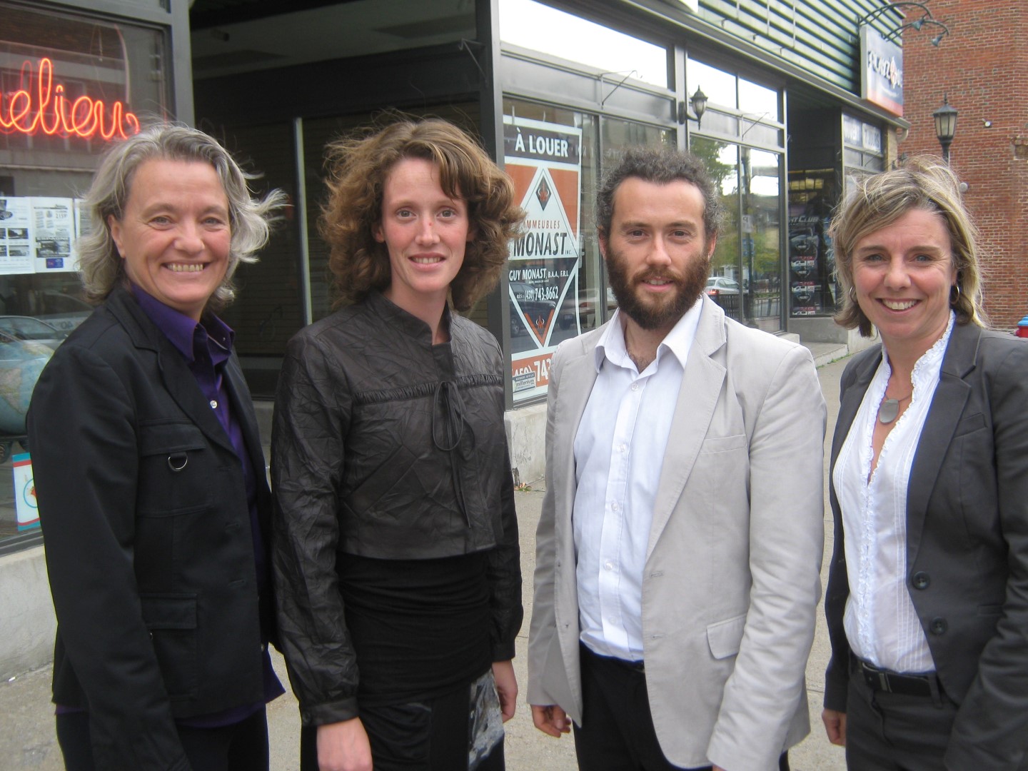 Sylvie Pouliot de la SADC, la conseillère municipale Corina Bastiani, Virgile Lautier, de la Fondation Rues principales et Josée Plamondon du CLD. (Photo : Sébastien Lacroix)