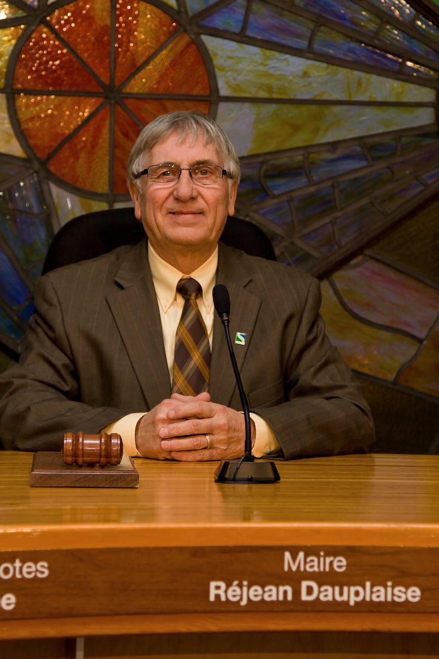Le maire Réjean Dauplaise.