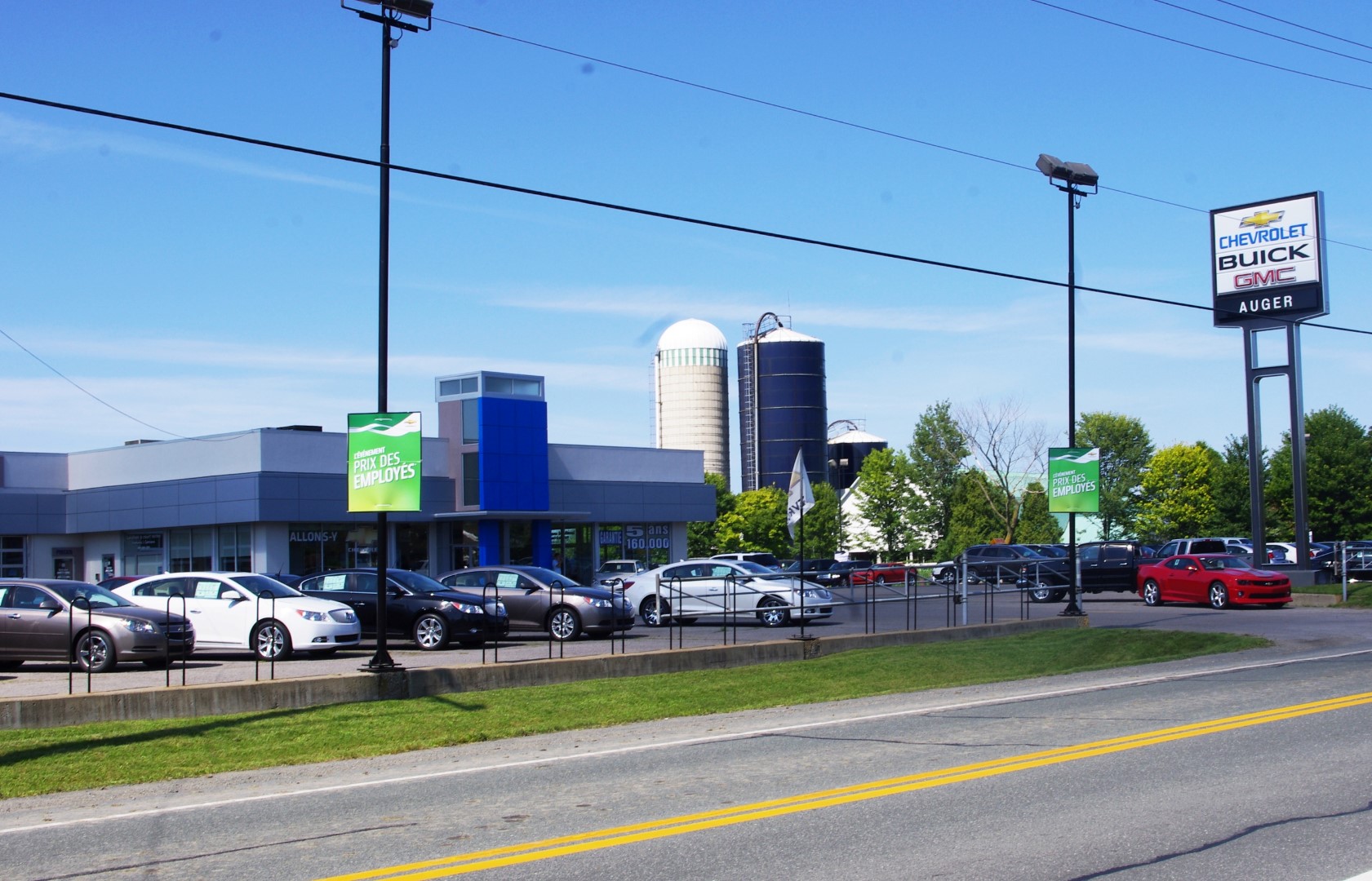 La valeur totale des équipements ciblés par les malfaiteurs chez Auger Automobiles s'élève 10 000$. (Photo:Le Courrier Sud)