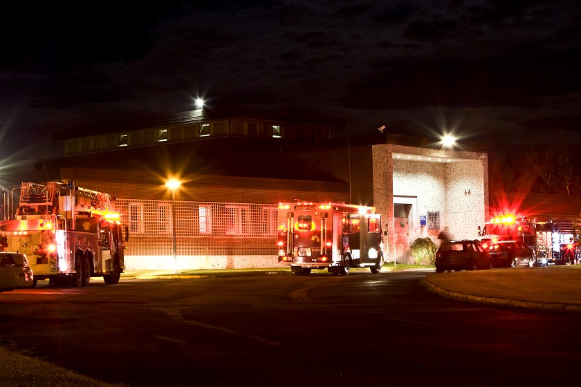 Les autorités locales ont été appelées un peu avant 23h ce mercredi pour maîtriser un incendie à la prison de Sorel-Tracy. Photo: Pascal Cournoyer (pcournoyer.smugmug.com)