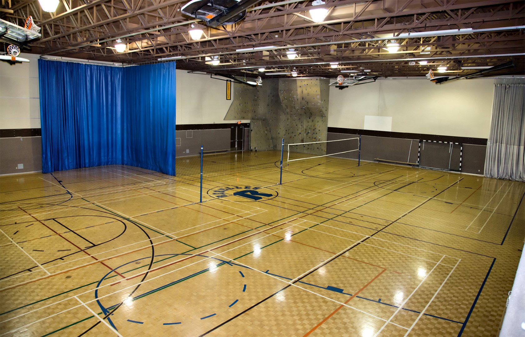 Évalué à près de 1,5M$, dont 50% serait payé par le ministère de l’Éducation, des Loisirs et des Sports, le projet consiste à construire un troisième gymnase en annexe du centre sportif qui comprend présentement un gymnase double. (Photo : Pascal Cournoyer)