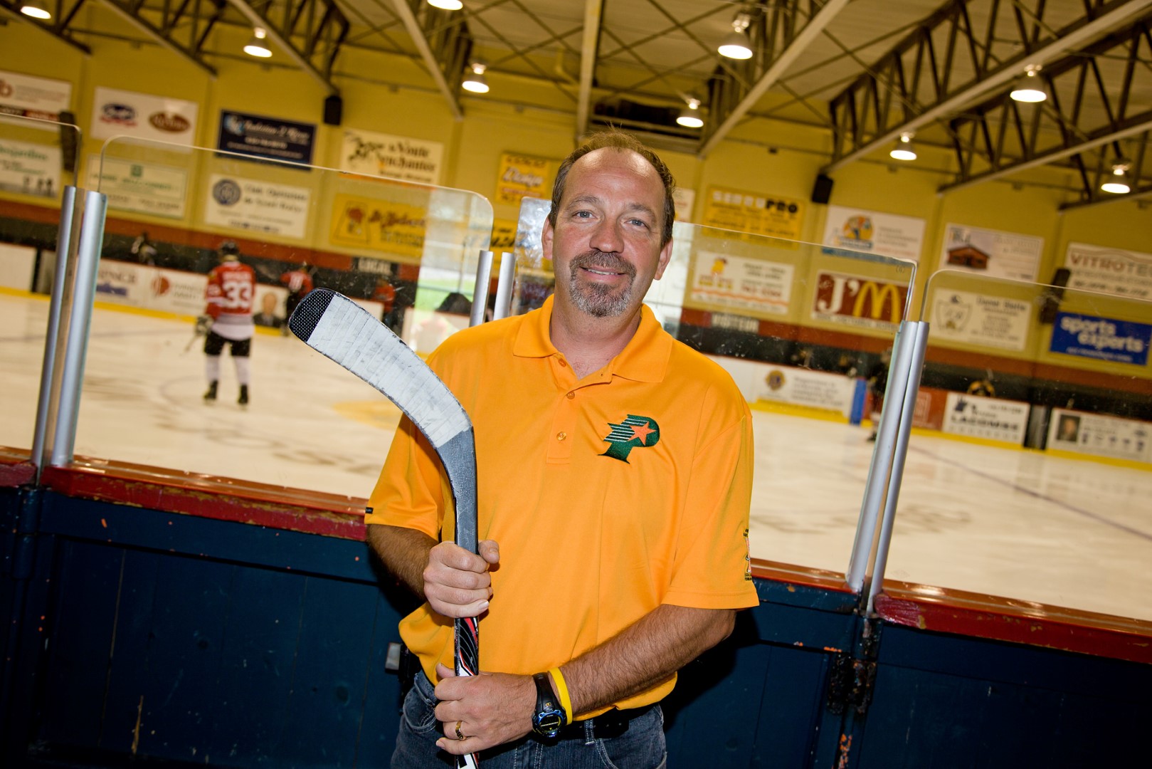 Les avantages du hockey scolaire sont nombreux selon Sylvain Dupuis. (Photo : Pascal Cournoyer)