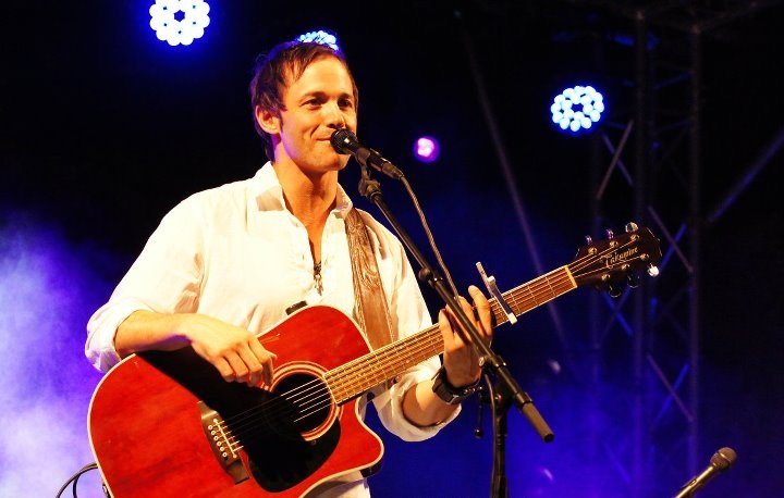 Christian Sbrocca promet quelques surprises durant le spectacle, dont possiblement la visite d’une artiste invitée... Il compte revisiter quelques chansons qu’il n’a pas interprétées depuis longtemps, tout en présentant de nouvelles compositions.