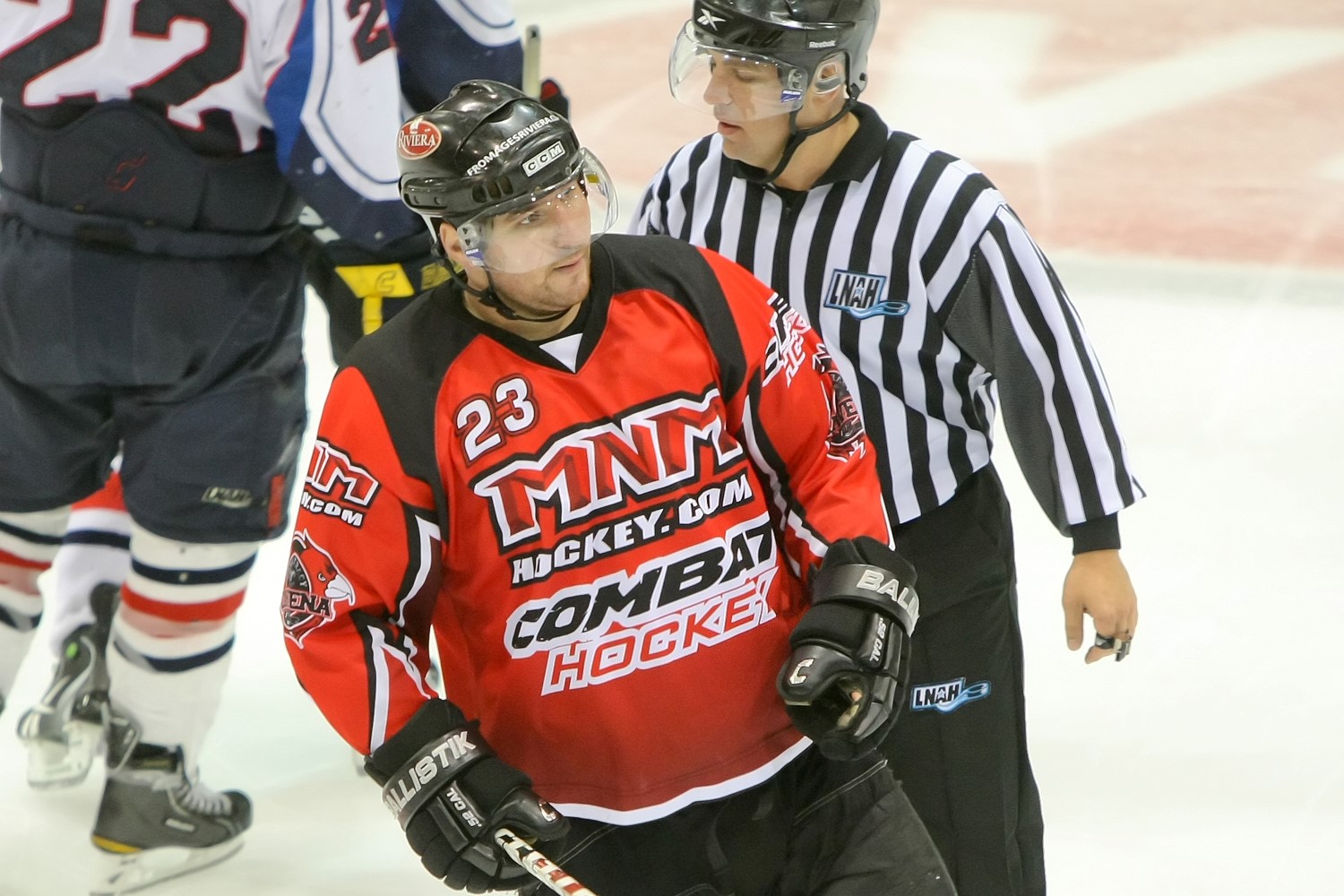Francis Bélanger était en uniforme pour le HC Carvena.