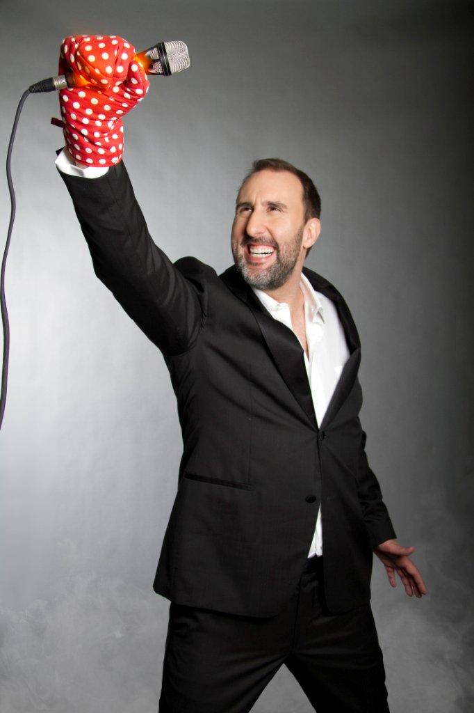Martin Petit présentera son troisième spectacle solo, intitulé Martin Petit et le micro de feu.