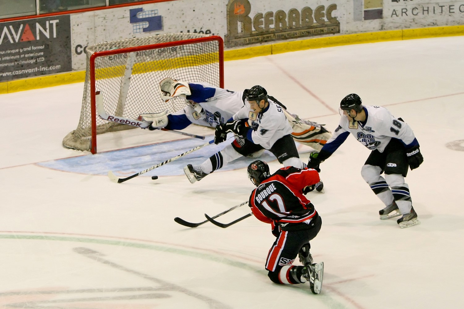 Adam Bourque a marqué pour le HC Carvena, dans un gain de 10-6 contre le Cool FM de Saint-Georges-de-Beauce.