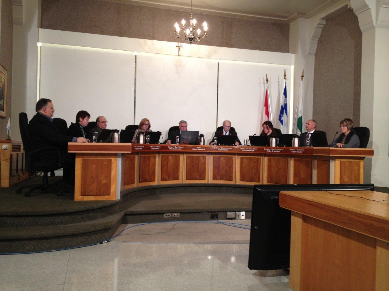 Cinq des huit conseillers de Sorel-Tracy ont fait un retour sur le référendum concernant le projet de rénovations du Marché Richelieu.