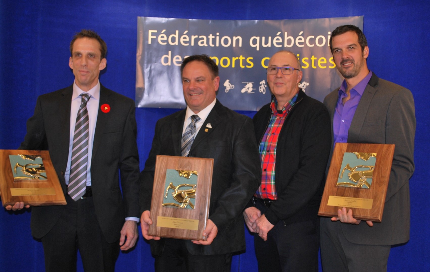 Michael Belcourt, intronisé comme athlète, Alain Levasseur, intronisé à titre de Bâtisseur, Gilles Durand, membre du Comité de sélection du Temple de la renommée du cycliste québécois, et Jacques Landry, également intronisé comme athlète.