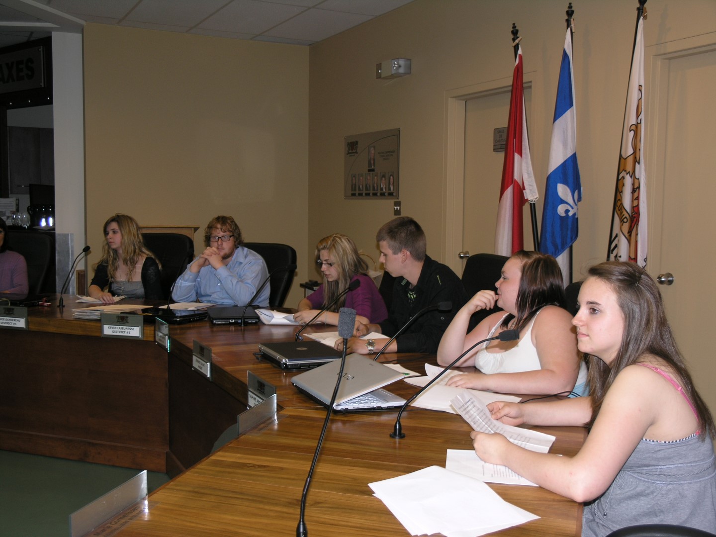 Au total, six jeunes prendront la place des conseillers municipaux, tandis qu'un jeune assurera le poste de maire ou de mairesse pour l'occasion.
