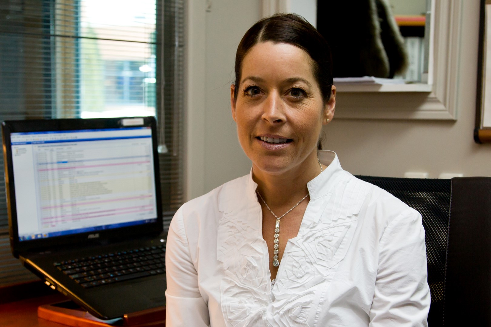 « Les parents appuient beaucoup les éducatrices, mentionne la directrice du CPE La Marelle, Isabelle Guay. Les commentaires que l’on entend c’est : ne lâchez pas, battez-vous, vous le méritez. Il faut croire qu’ils sont satisfaits de leur service et qu’ils comprennent la cause des éducatrices ».