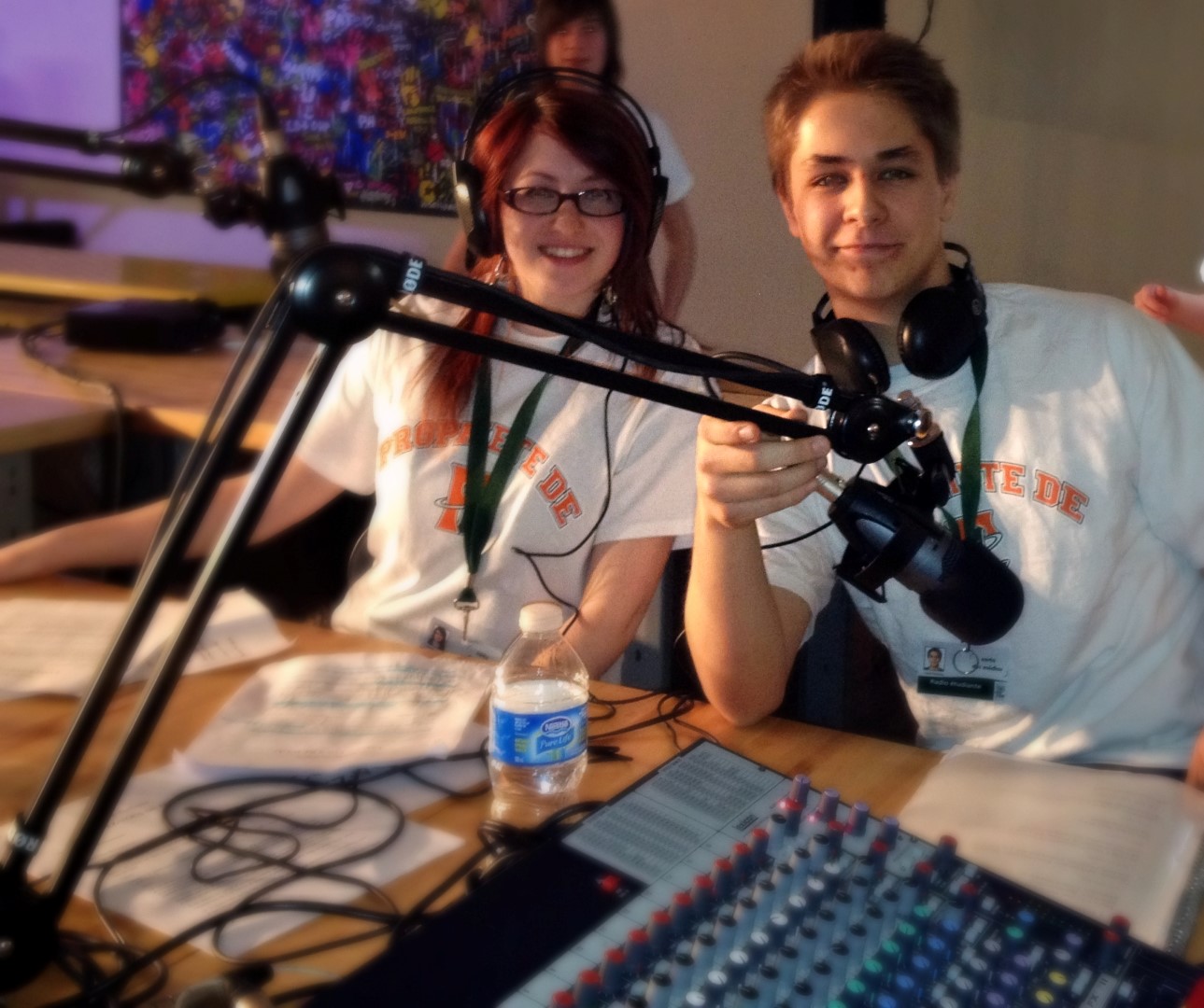 Frédérique Coulombe et Samuel Paul-Hus ont animé la première édition de « Tassez-vous de d'là ».