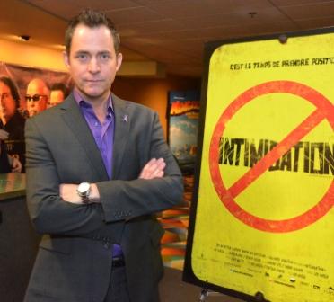 Jasmin Roy lors de la première du documentaire Intimidation.