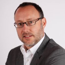 M. Émond est bien connu dans la région pour avoir été propriétaire et associé de Casavant Inc, une entreprise de Sorel-Tracy spécialisée en signalisation, ainsi que professeur en infographie au sein de la Commission scolaire Sorel-Tracy.