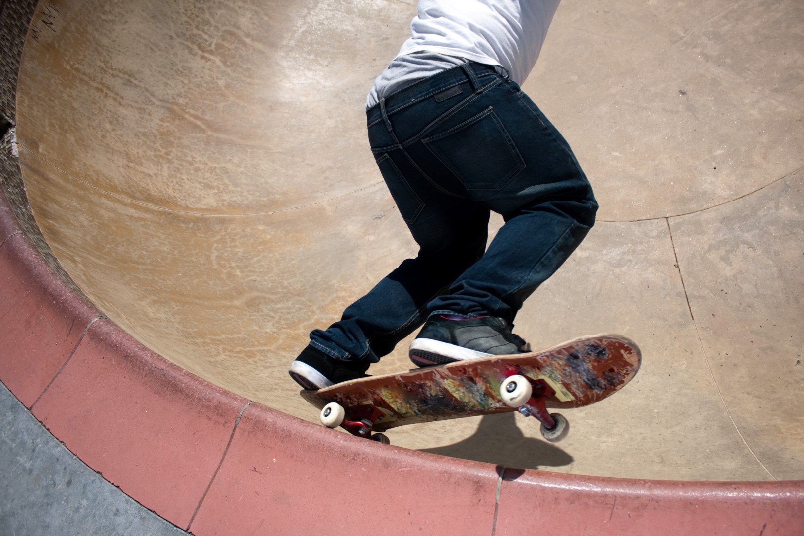 Démonstration dans une skate pool.