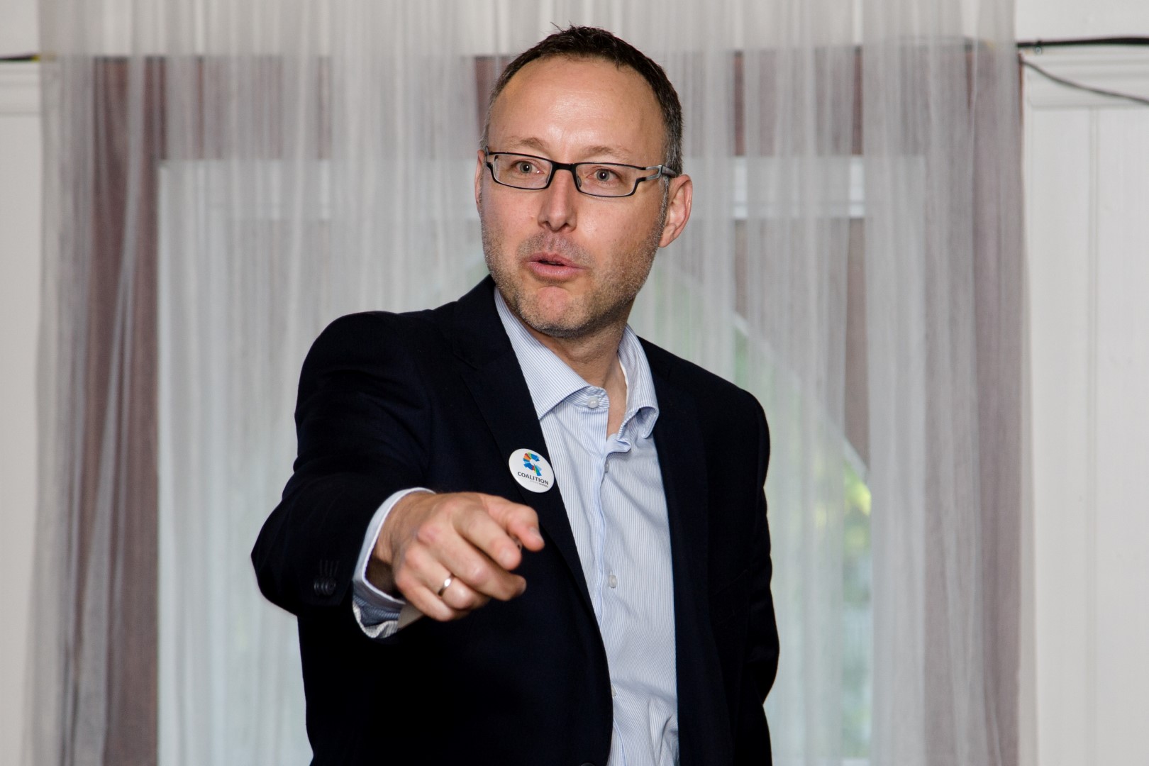 « C’est assez rare en politique qu’en une seule année la même ministre soit blâmée deux fois par le Vérificateur général pour des interventions de son cabinet politique dans le choix des projets avant même l’analyse neutre et impartiale du ministère», a notamment laissé savoir Jean-Bernard Emond, candidat dans Richelieu.