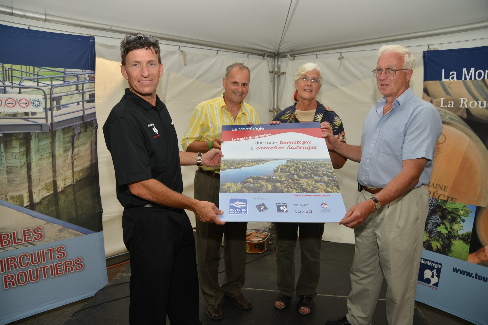 Éric Fournier, directeur général de Tourisme Montérégie, et Arthur Fauteux, président de la CRÉ de la Montérégie Est, ont procédé à l'inauguration de la Route du Richelieu, en présence Janet Kennedy et de Randy Beach, tous deux administrateurs de la portion américaine du parcours