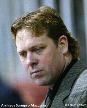 Francis Breault, entraîneur-chef du HC Carvena.