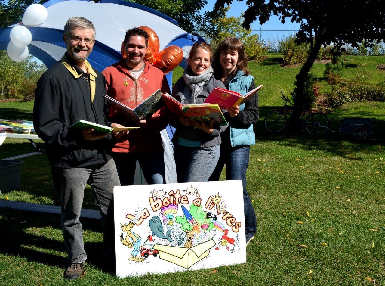 Guy Desjardins (bibliothécaire de Sorel-Tracy), Steve Cartier (La boîte à livres), Annie Leclaire (Voir Grand pour nos petits) et Caroline Cloutier (MRC de Pierre-De Saurel).