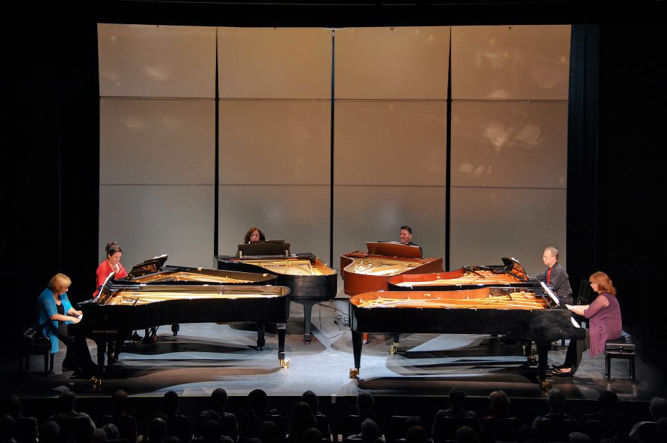 Six grands pianos seront disposés en demi-lune lors du concert-bénéfice de l’ensemble Orford Six Pianos, le 16 mars prochain, au profit du Festival de musique classique de Pierre-De Saurel.