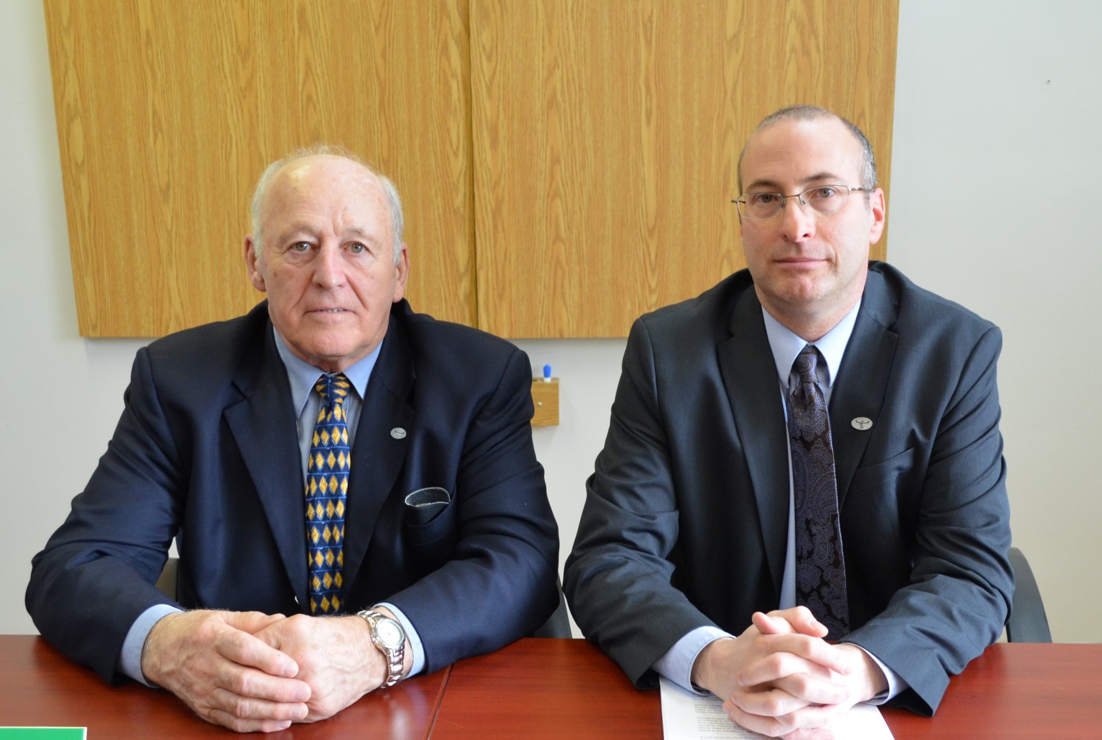 Le président et le directeur général de la Commission scolaire de Sorel-Tracy, Denis Rajotte et Alain Laberge, ont annoncé d'importantes réductions budgétaires pour les trois prochaines années