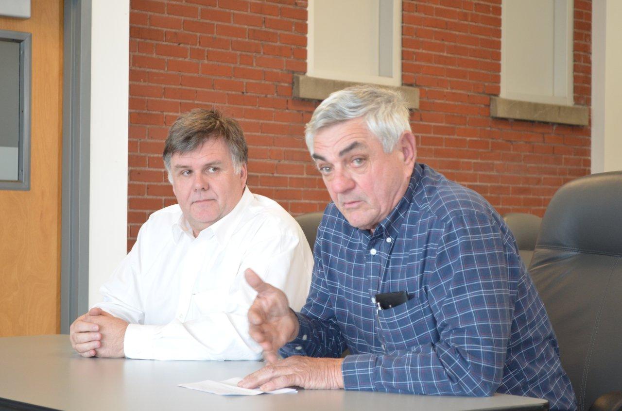 Le directeur général Denis Boisvert et le préfet de la MRC, Gilles Salvas, ont tenu un point de presse, le 3 avril, pour réagir aux informations qui ont circulé dans certains médias.
