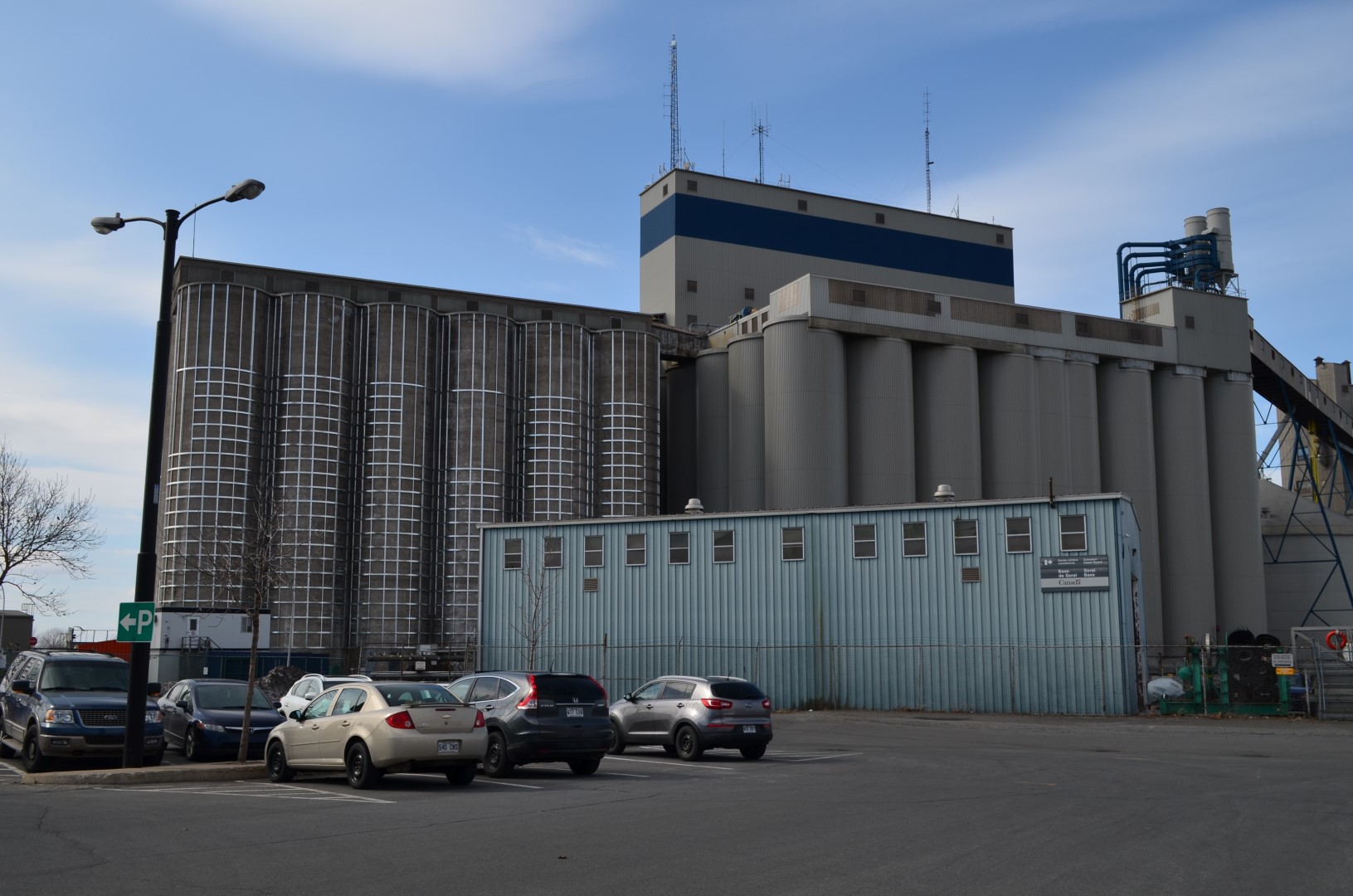 Au courant des dernières années, Richardson International a investi des sommes importantes pour améliorer et maintenir ses installations, comme la réfection des silos.